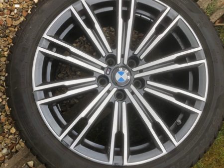 4 Genuine BMW Double Spoke 790M Alloy Wheel Set, Orbit Grey with burnished/diamond cut face, and fitted with Pirelli Sottozero Runflat winter tyres.